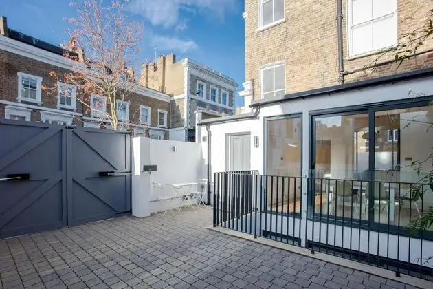 Newly Refurbished Modern 3 Bedroom Apartment in Affluent Fulham