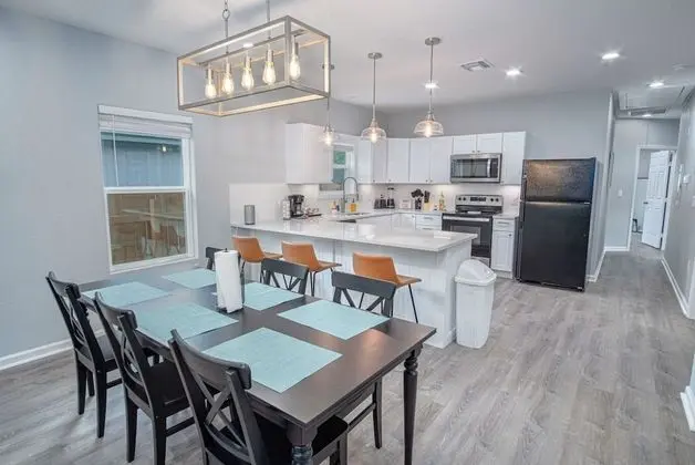 Newly Remodeled 4BR 2BA Near Amazing Downtown - Mutfak