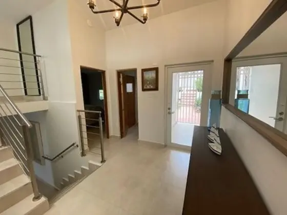 Newly Remodeled Townhouse w Private Pool Sc40