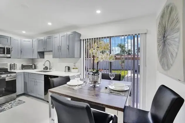 Newly Renovated 3BR Home with Hot tub - Yerinde Yemek