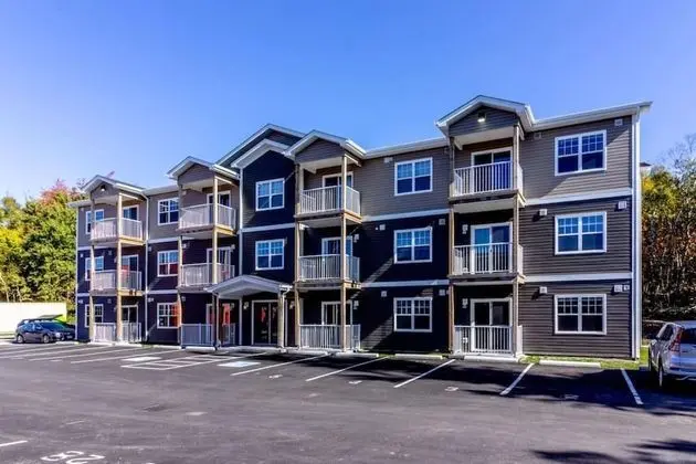 Newly Renovated Condo w Prking Near UNB Patio