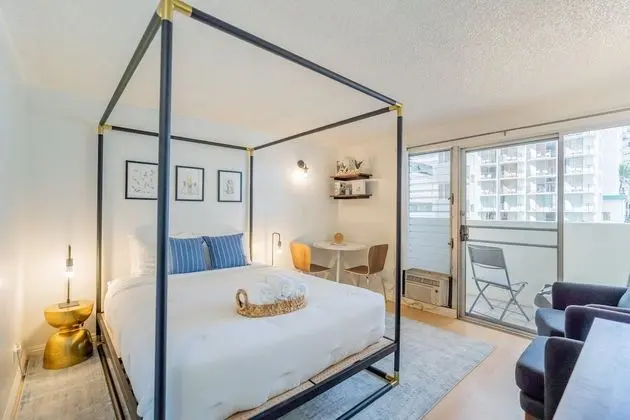 Newly Renovated Studio Two Blocks From the Beach