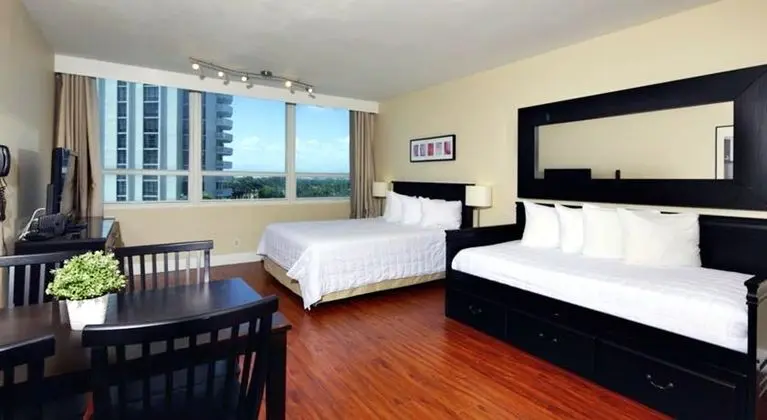 Newpoint Miami Beach Apartments