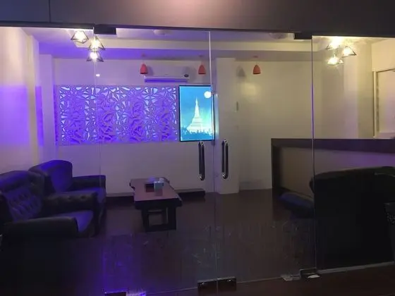 Newton Hotel & Service Apartment - Lobi