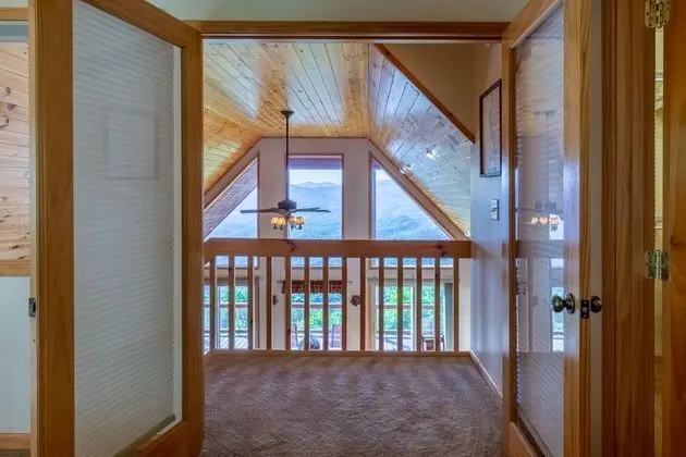NFL Sunday Ticket - The Blue Ridge Mountain Top Cabin - İç Mekan