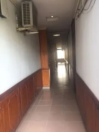 Nha Nghi Tham Quyen - İç Mekan