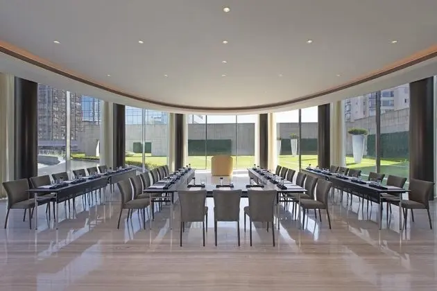 Niccolo Chengdu - İş / Konferans