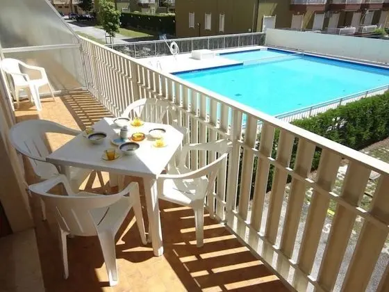 Nice Apartment for 5 People-pool-tv- A C by Beahost Rentals