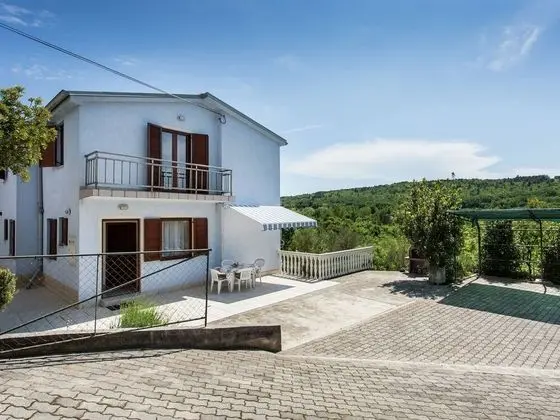 Nice Apartment on the Outskirts of Silo With Spacious Terrace and Beach at 600m