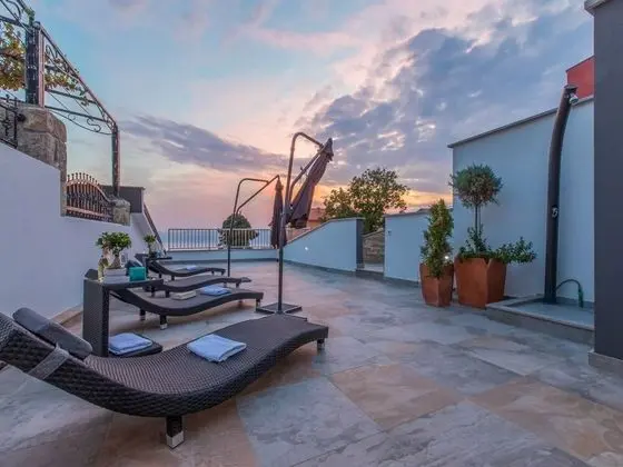 Nice Apartment With Pool & Covered Balcony With Sea View