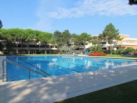 Nice Apartment With Pool and Tennis Court - Beach Place Included by Beahost