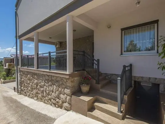 Nice Apartment With Private Roofed Terrace, Near the Sea and National Park