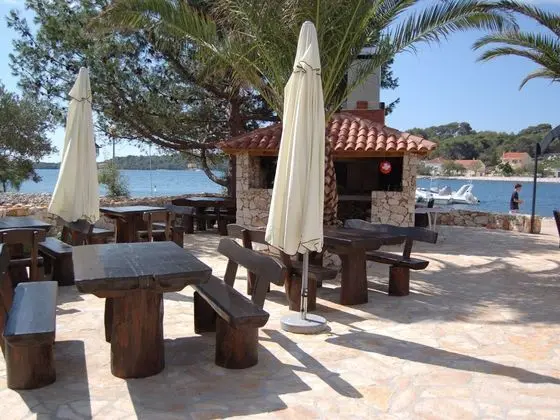 Nice Apartment With Roofed Terrace, Near the Sea - Havuz