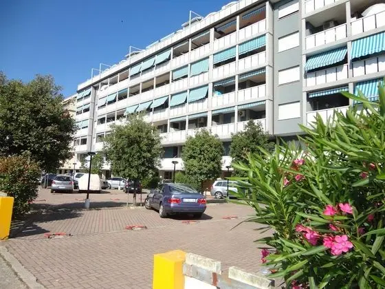 Nice Apartment With Terrace for 5 People Near the Beach by Beahost Rentals