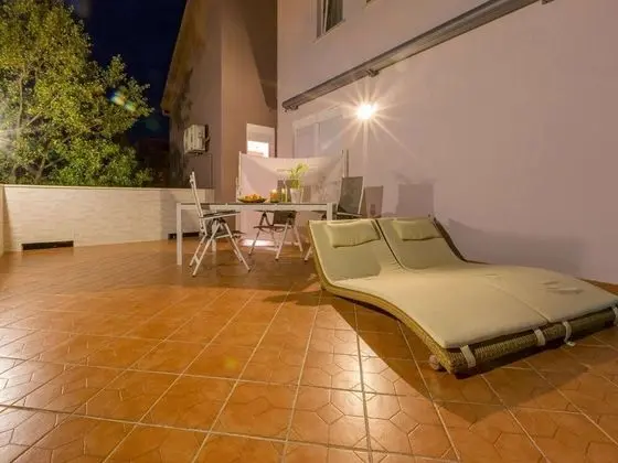 Nice Apartment With Terrace & Swimming Pool - Dış Mekan