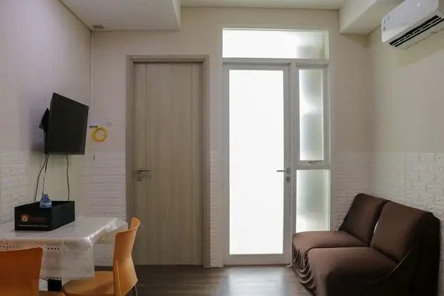 Nice And Comfort 2Br Apartment At Elpis Residence - İç Mekan