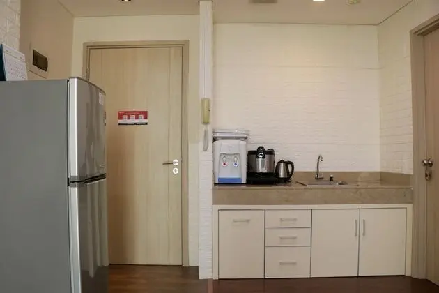 Nice And Comfort 2Br Apartment At Elpis Residence - Mutfak