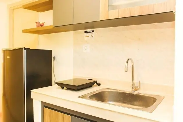 Nice And Comfort 2Br Apartment At Meikarta - Mutfak