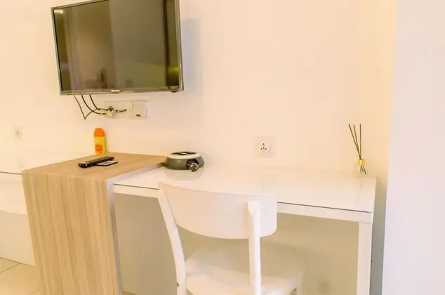 Nice and Comfort Studio Apartment at M-Town Residence - İç Mekan