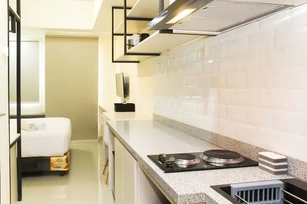 Nice And Comfort Studio Apartment At Mustika Golf Residence - Mutfak