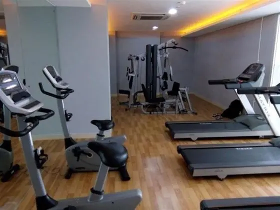 Nice And Comfy 2Br At Bassura City Apartment - Fitness