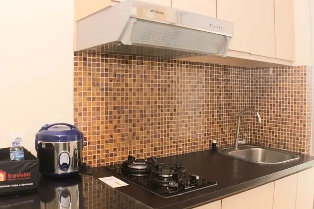 Nice And Comfy 2Br At Bassura City Apartment - Mutfak