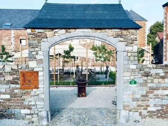 Nice Cottage in a Castle-farm in Ohey With Swimming Pond - Lobi