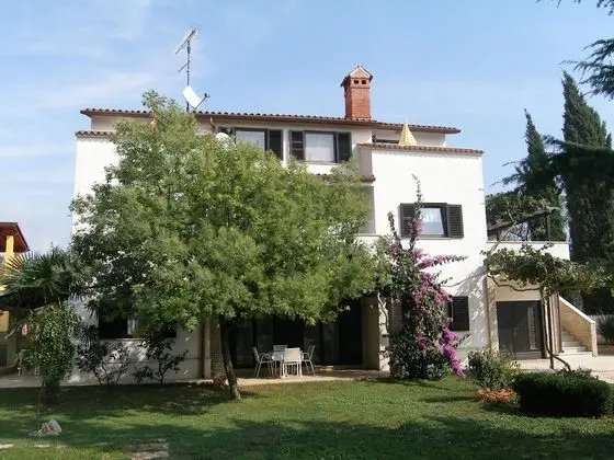 Nice and Cozy Apartment Ferry in Medulin