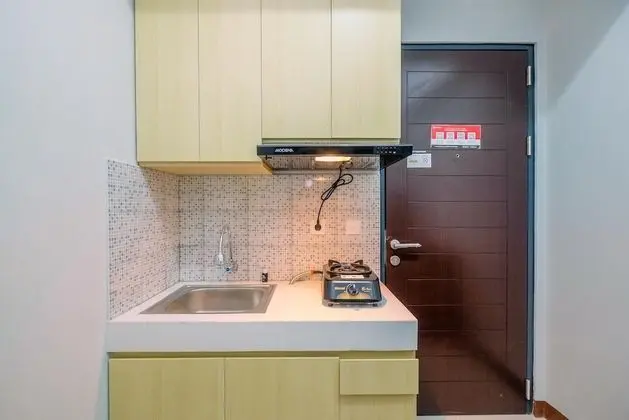 Nice And Elegant 1Br At Royal Heights Apartment - Mutfak