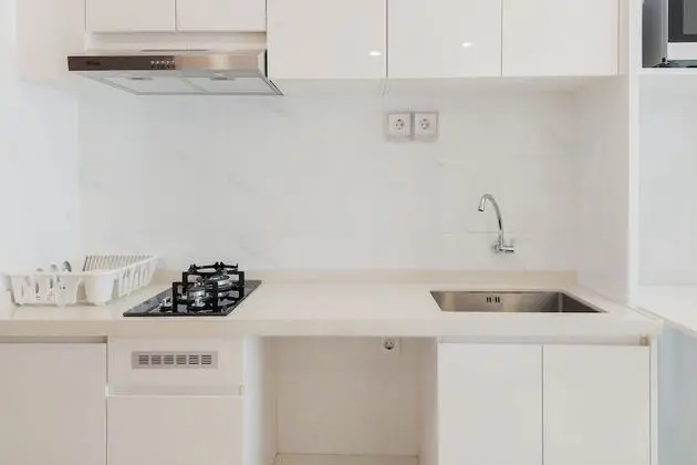 Nice and Elegant 2BR at Sky House BSD Apartment - Mutfak