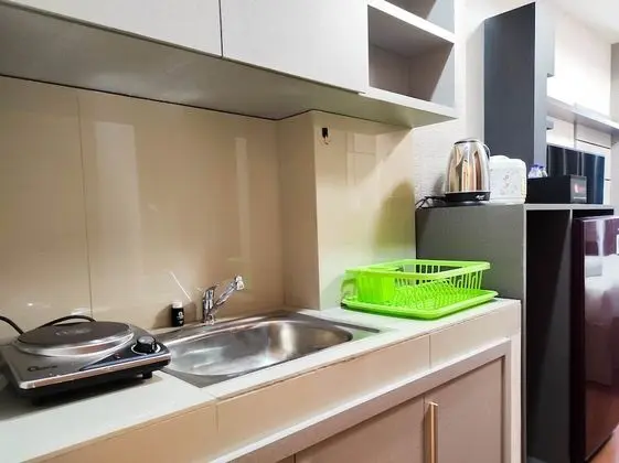 Nice And Elegant Studio At Vida View Makassar Apartment - Mutfak