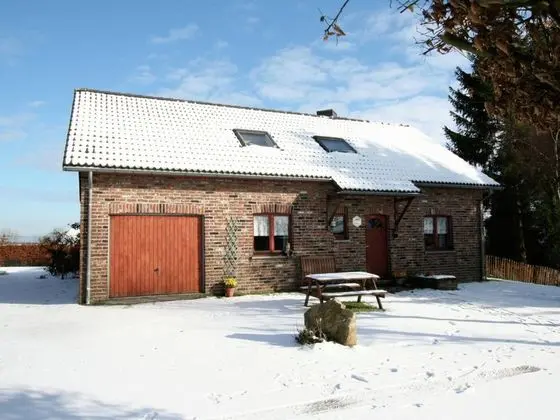 Nice Holiday Farmhouse Located in Sourbrodt near Ski Resort of Ovifat - Dış Mekan