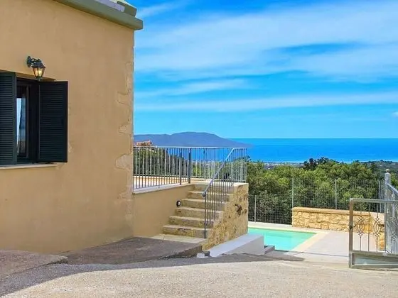 Nice Holiday Home with Heated Swimming Pool & Sea View near Kavros - Dış Mekan