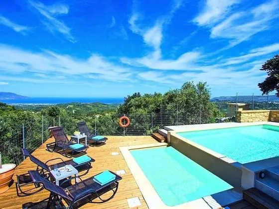 Nice Holiday Home with Heated Swimming Pool & Sea View near Kavros - Havuz