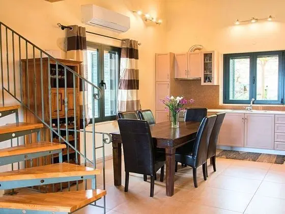 Nice Holiday Home with Heated Swimming Pool & Sea View near Kavros - Mutfak