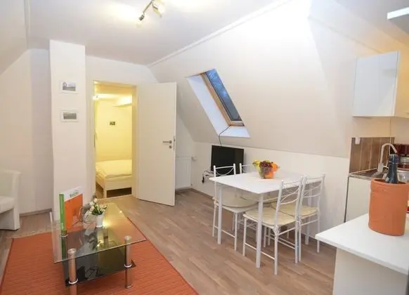 Nice Holiday Home in Schmallenberg-oberkirchen With Terrace - Yerinde Yemek