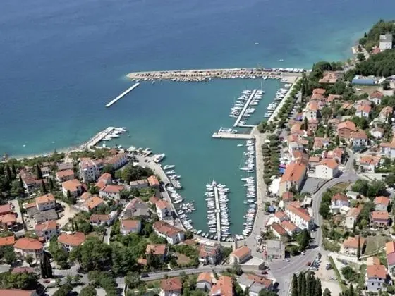 Nice House Apartment With Balcony, 50 m Distant From the Beach !