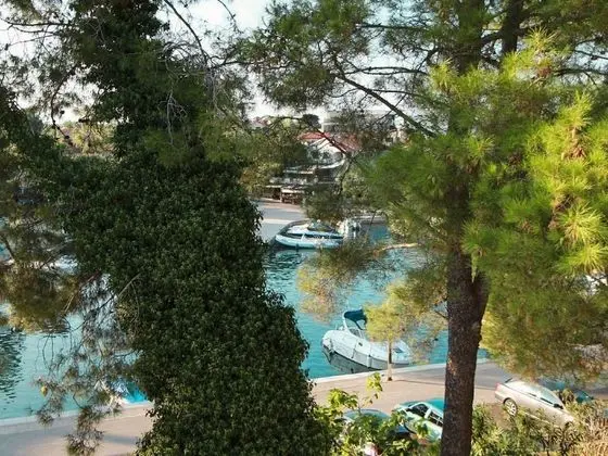 Nice House Apartment With Balcony, 50 m Distant From the Beach ! - Havuz
