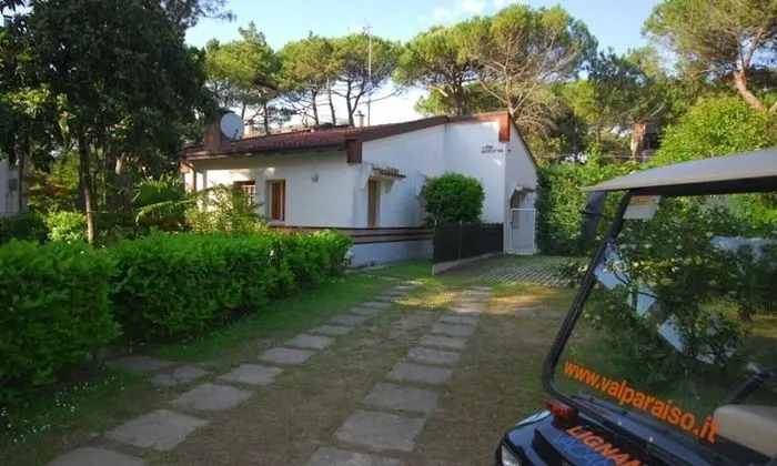Nice House With Garden Near the Beach - Lignano Pineta - Dış Mekan
