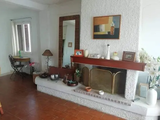 Nice House With sea View in Spetses, Greece - Oda Düzeni