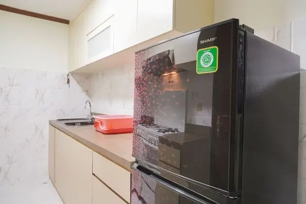 Nice and Modern 1BR at Puri Casablanca Apartment - Mutfak