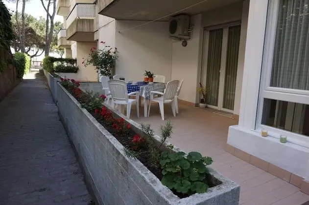 Nice Renewed Beachfront Flat With Patio on the Ground Floor by Beahost Rentals