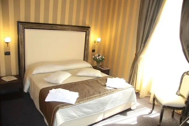 Nice Rome Holiday - Oda