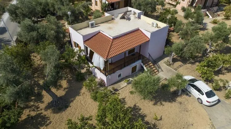 Nice Villa on Small, Beautiful Complex of 3 Villas, Communal Pool, NW Coast - Dış Mekan