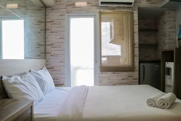 Nice And Strategic Studio At Green Pramuka Apartment