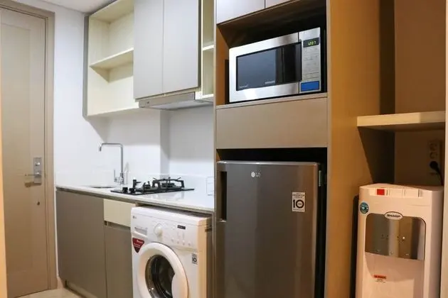 Nice And Stylist Studio At Gold Coast Apartment - Mutfak