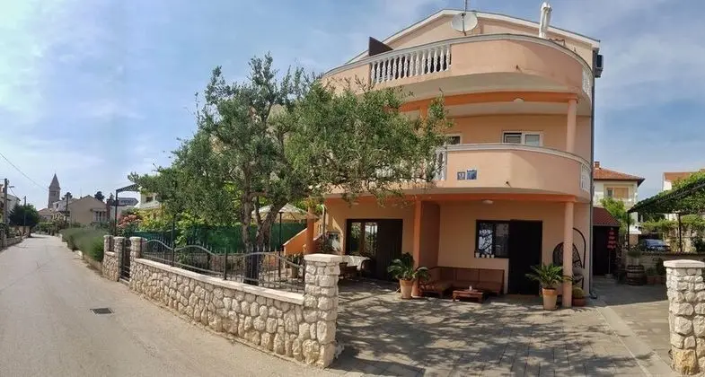 Nicely decorated apartment Neda