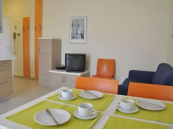 Nicely Decorated Holiday Home With Swimming Pool in Lazise - Oda Düzeni
