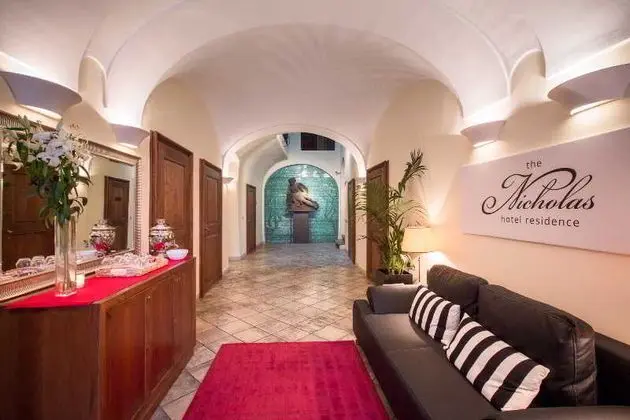 The Nicholas Hotel Residence - Lobi
