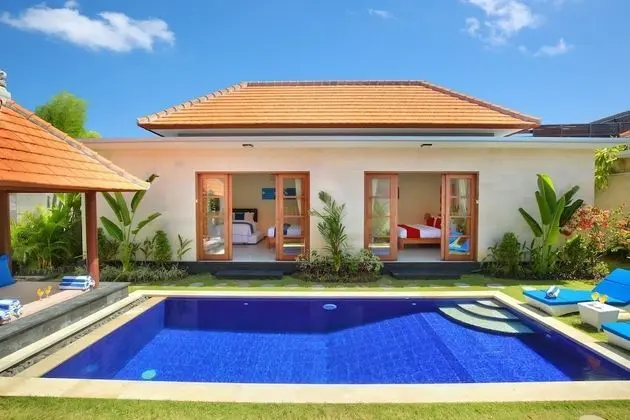 Nicola Villa Seminyak Beachside - Havuz